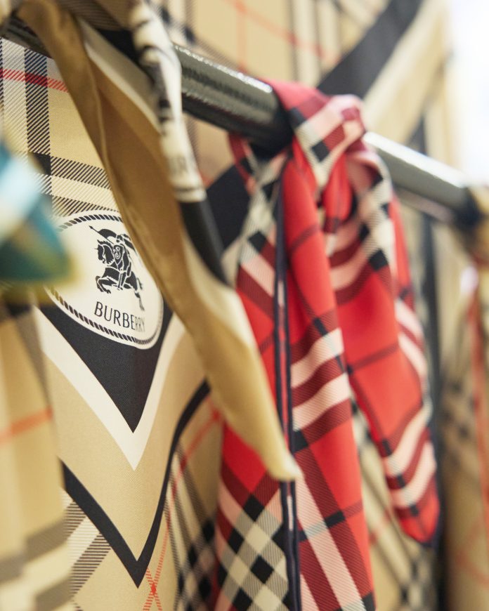 The Burberry Scarf Bar(10)