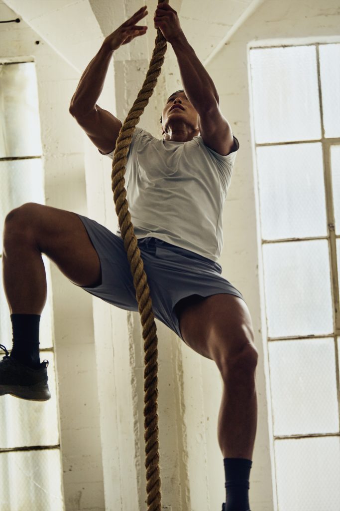 Amotti นักกีฬาและผู้เชี่ยวชาญด้านฟิตเนส ในแคมเปญ Lululemon คอลเลกชั่น Train Fall 2025