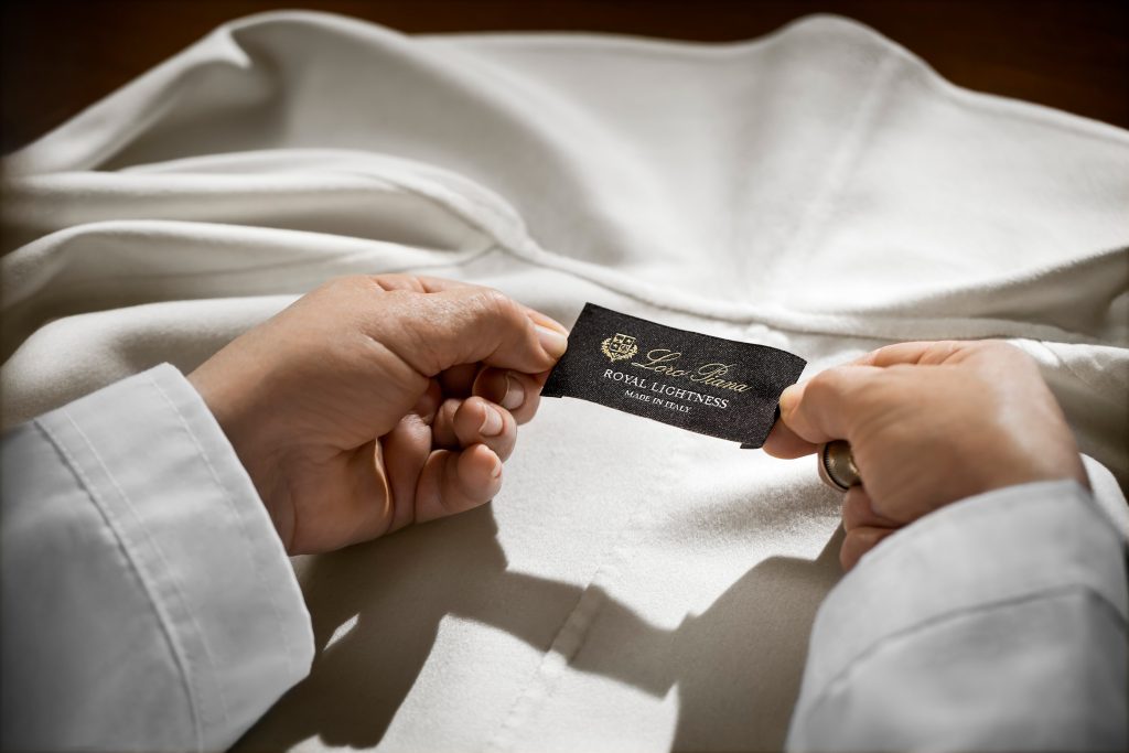 Royal Lightness จาก Loro Piana
