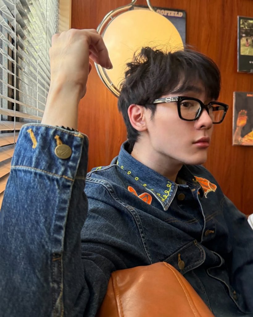 OOTD ของบุ๊ค กษิดิ์เดช กับ Canadian Tuxedo แบบทวิสต์