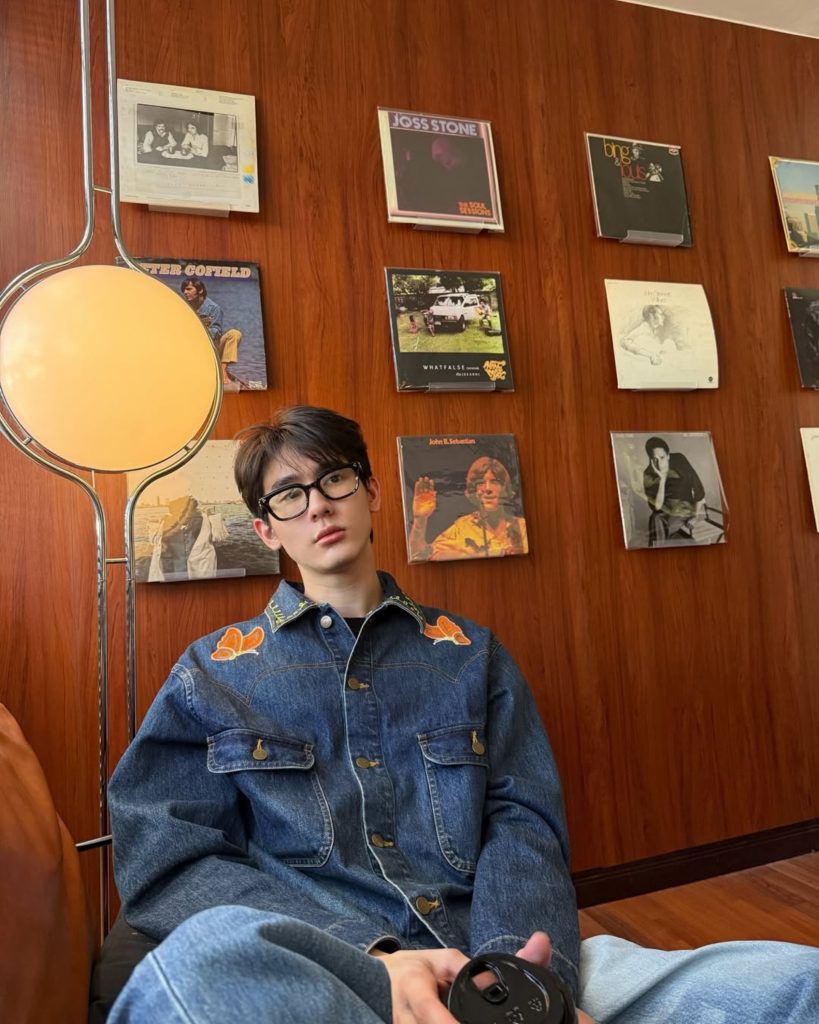 OOTD ของบุ๊ค กษิดิ์เดช กับ Canadian Tuxedo แบบทวิสต์