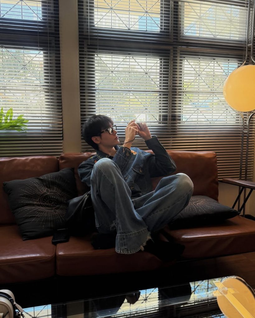 OOTD ของบุ๊ค กษิดิ์เดช กับ Canadian Tuxedo แบบทวิสต์