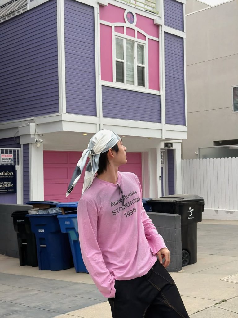 ลุค Y2K Streetwear ของ เอส ศุภ