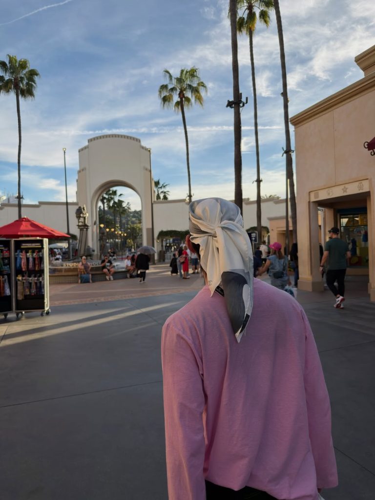 ลุค Y2K Streetwear ของ เอส ศุภ