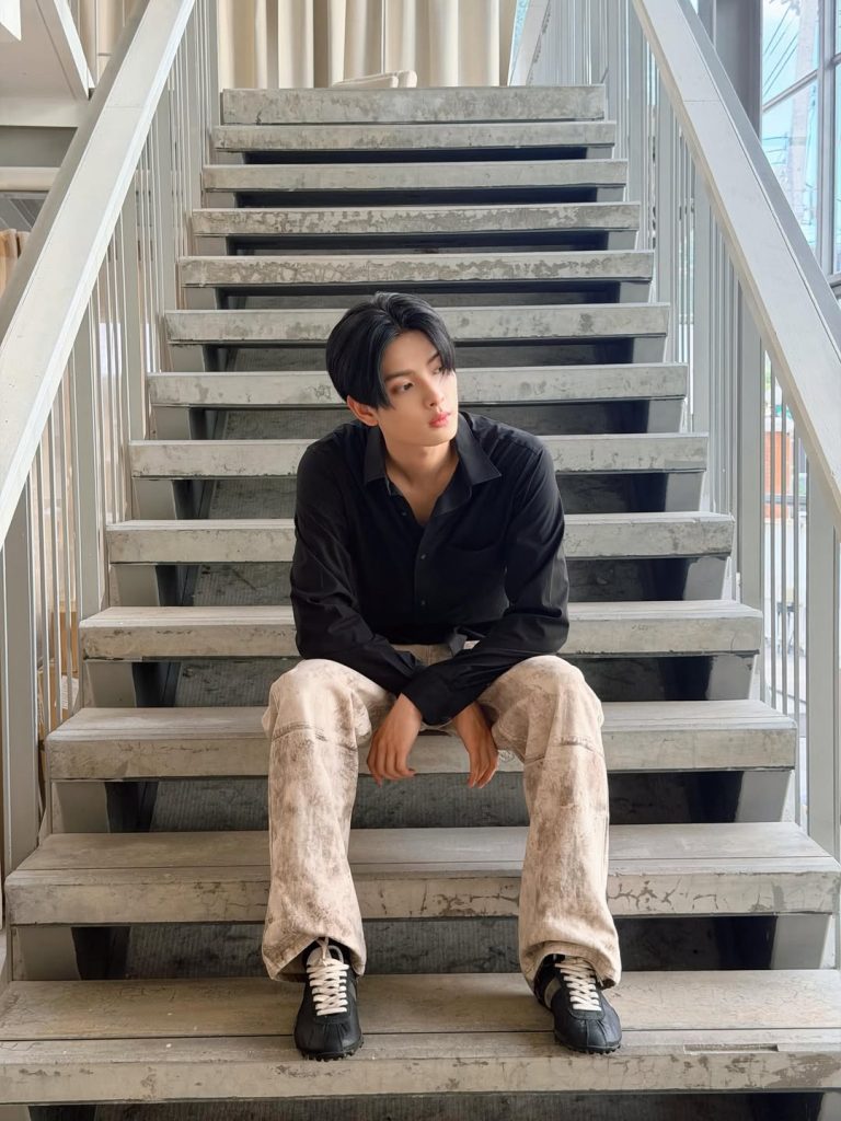 ลุค Minimal Grunge ของ ขุนพล BUS