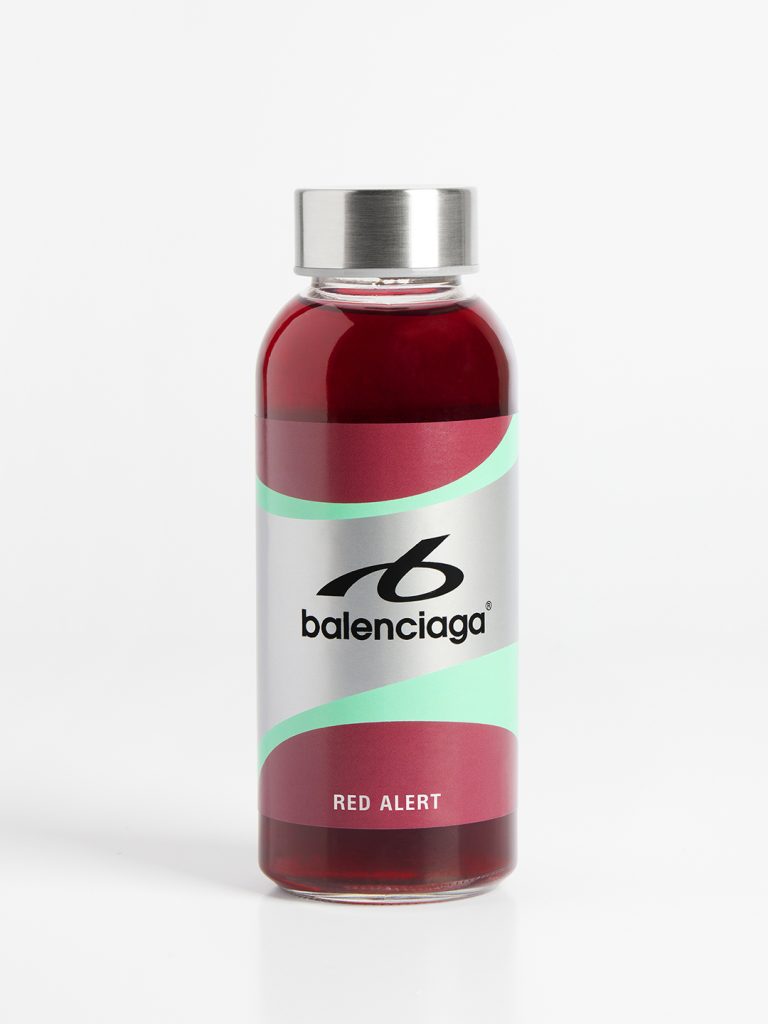 น้ำผลไม้ที่สดใหม่จาก Balenciaga Boost Pop Up